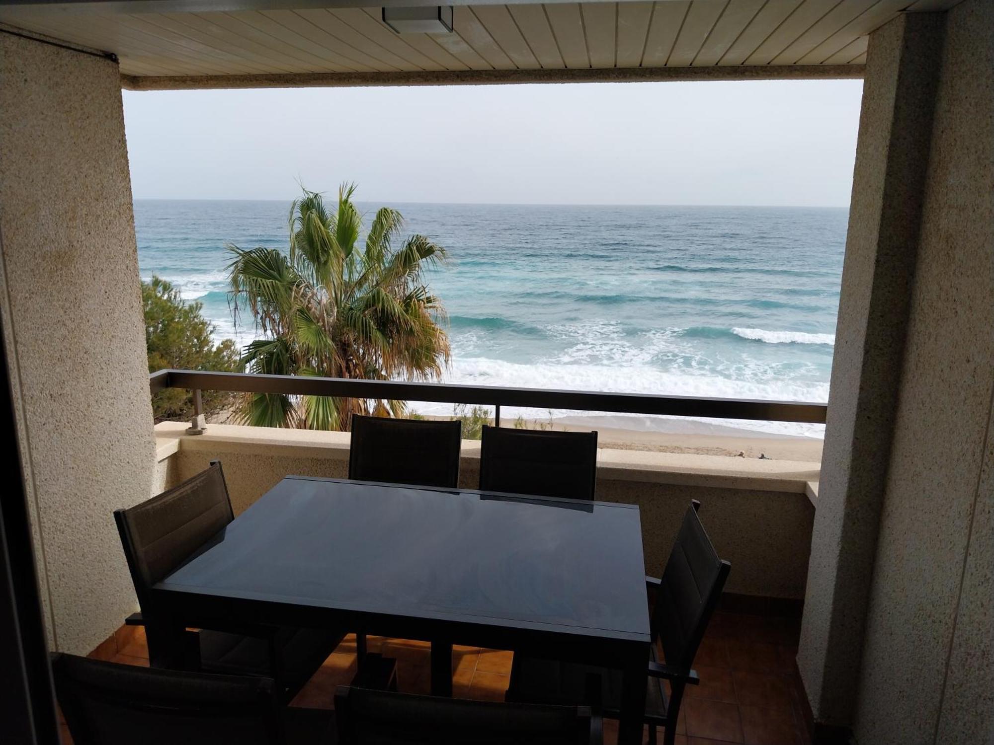 Playa Primera Linea Costa Dorada Apartment *